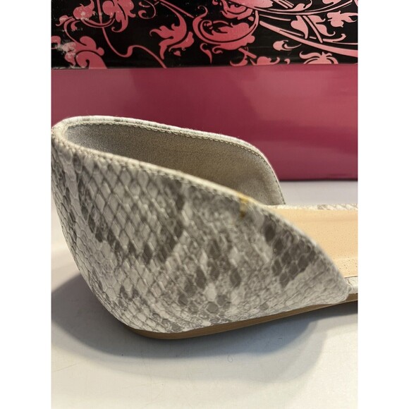 NIB Qupid Faux Snake Reptile Gray White Flat Slip On Shoes Sz 7 - Picture 12 of 14